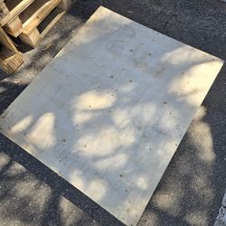 275 Heavy-Duty Plywood Top Pallets – 36" x 42" – Great Condition