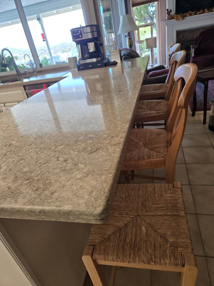 SOLID OAK 4-Piece Countertop Chair Set . .