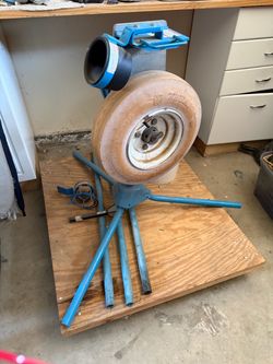Jug’s baseball/softball pitching machine