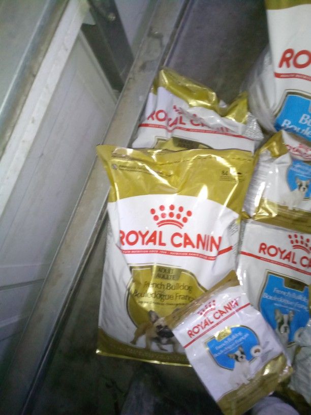 Royal Canin Adult Bulldog Food 30 Lbs (2 Bags)