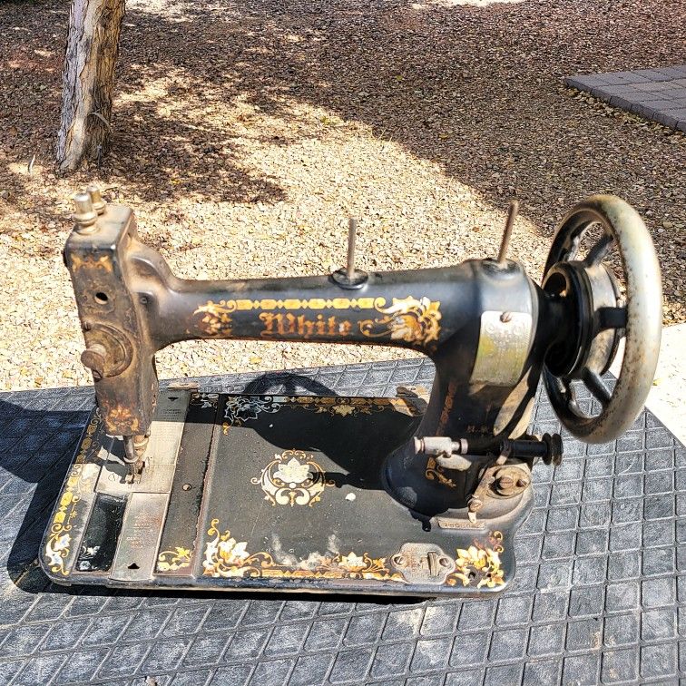 Antique c1913 White Treadle Sewing Machine Black Floral