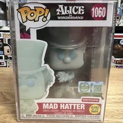 SOLD OUT IN HAND ULTRA LE 5,000 PCS GLOW Mad Hatter Funko Pop #1060 Alice Disney