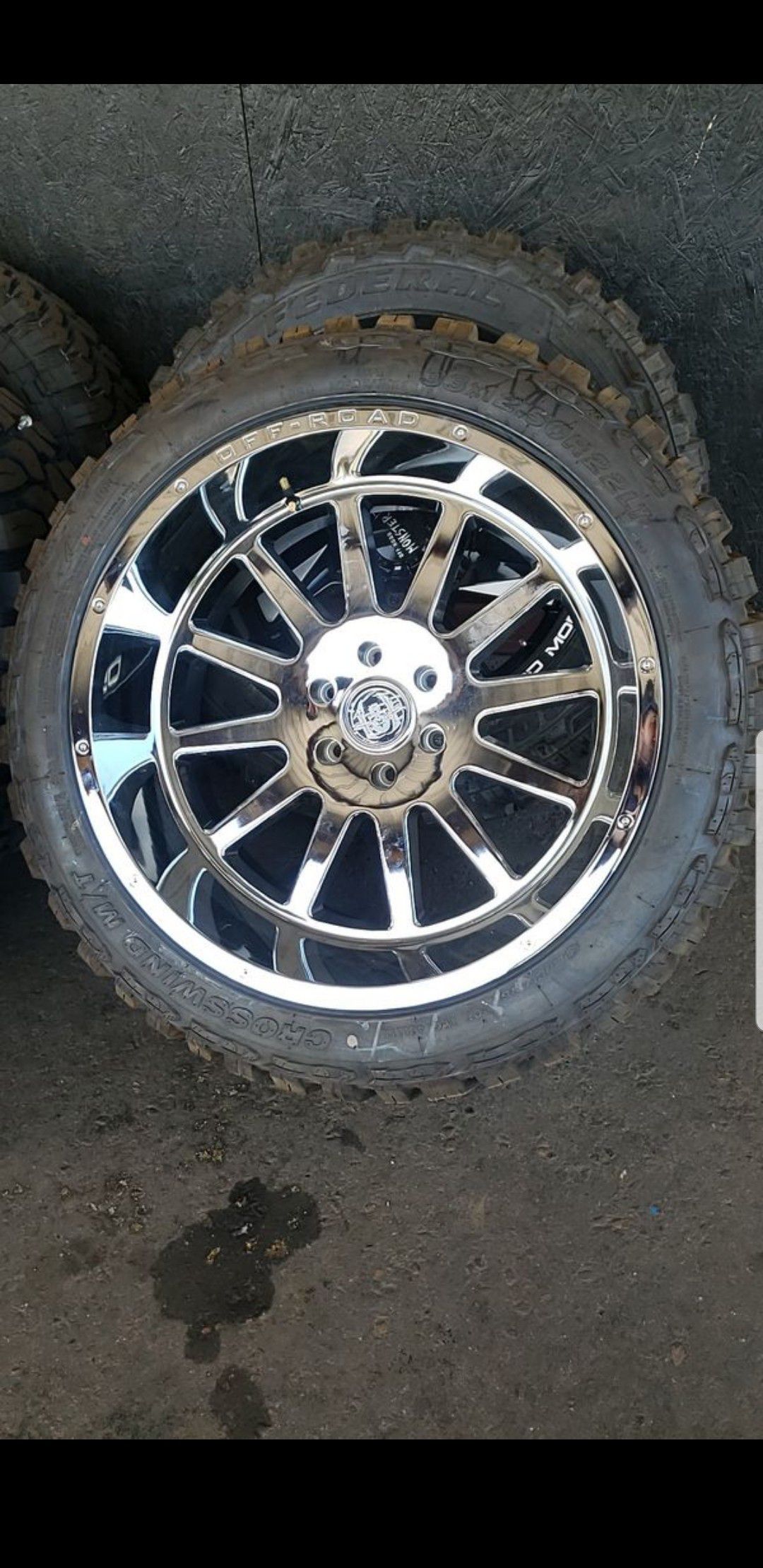22x12 Chrome hardcore offroad rims 6 lug 6x139 whit New MUD tires 33 1250 22 lt