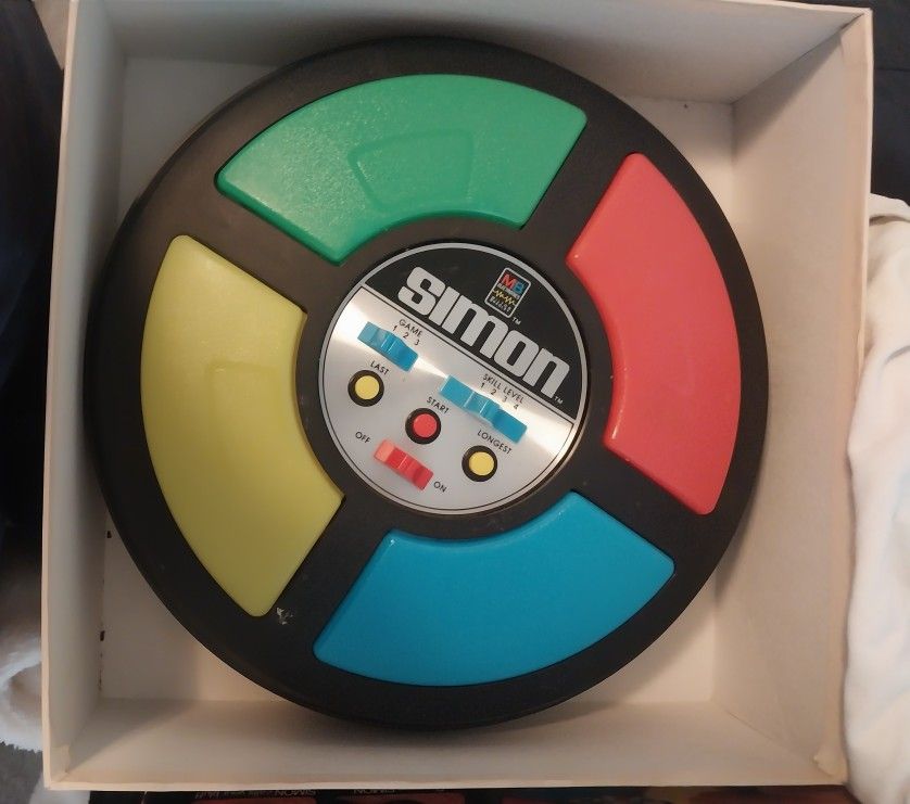 Two Vintage Games 1973 SIMON & 80'S NAME THAT TUNE.
