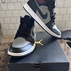 Air Jordan 1 Mid