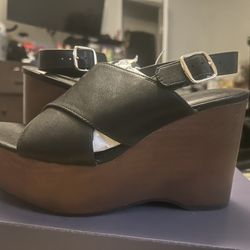 Women's Naomi Wood Wedge Heels with Memory Foam Insole - Universal Thread™