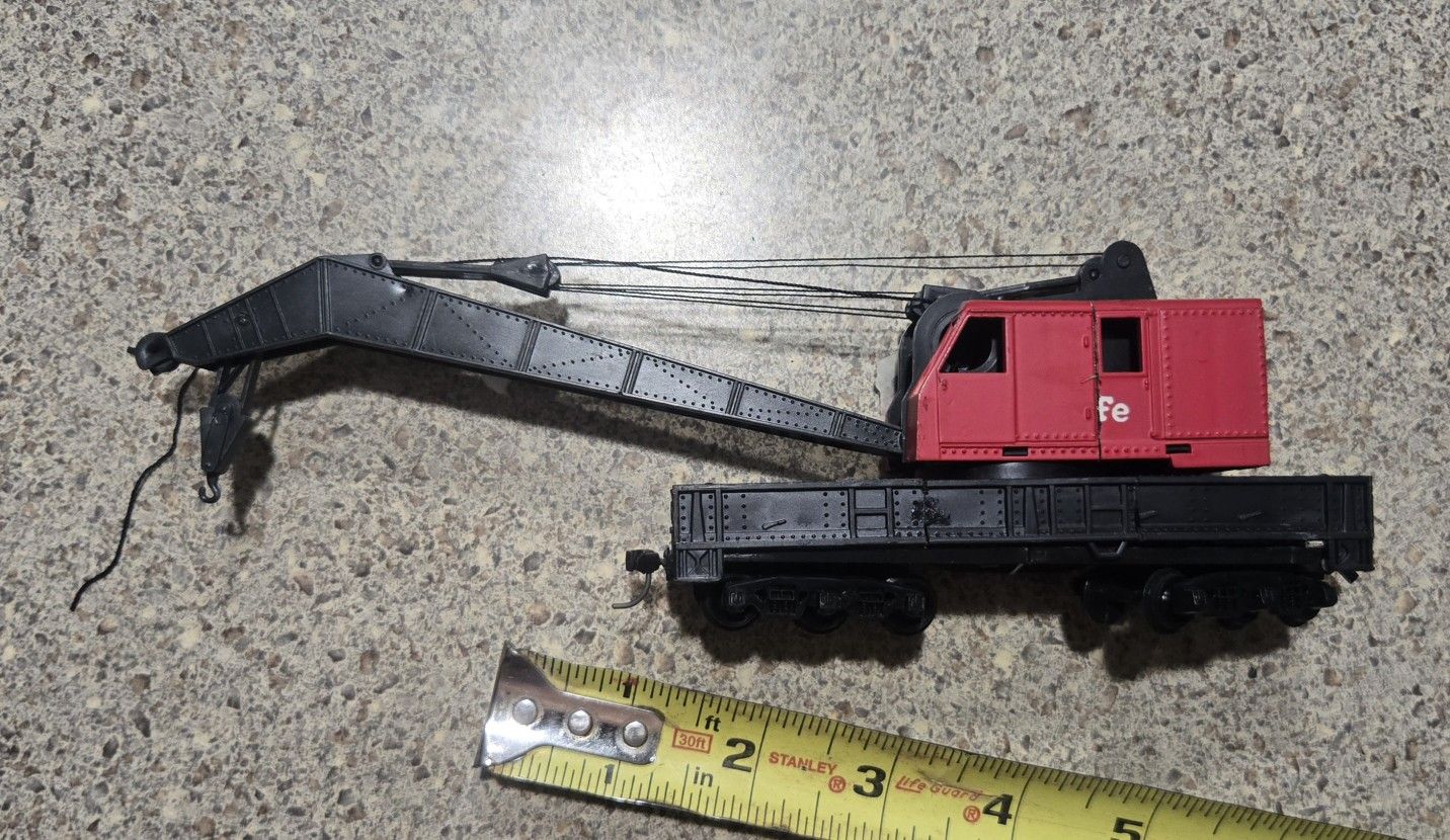 HO scale model of a Tyco Santa Fe Railroad crane car.