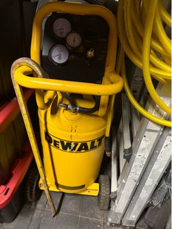 Dewalt 15 Gal portable air compressor W/Hose