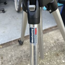 Manfrotto 3021 tripod With Bag / No Head 