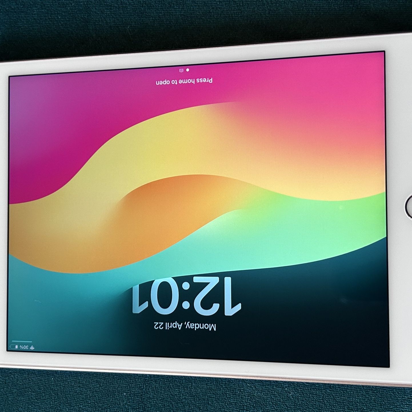 Apple iPad mini (5th Generation) 64GB, Wi-Fi +cellar 7.9in-battery 100% Lite