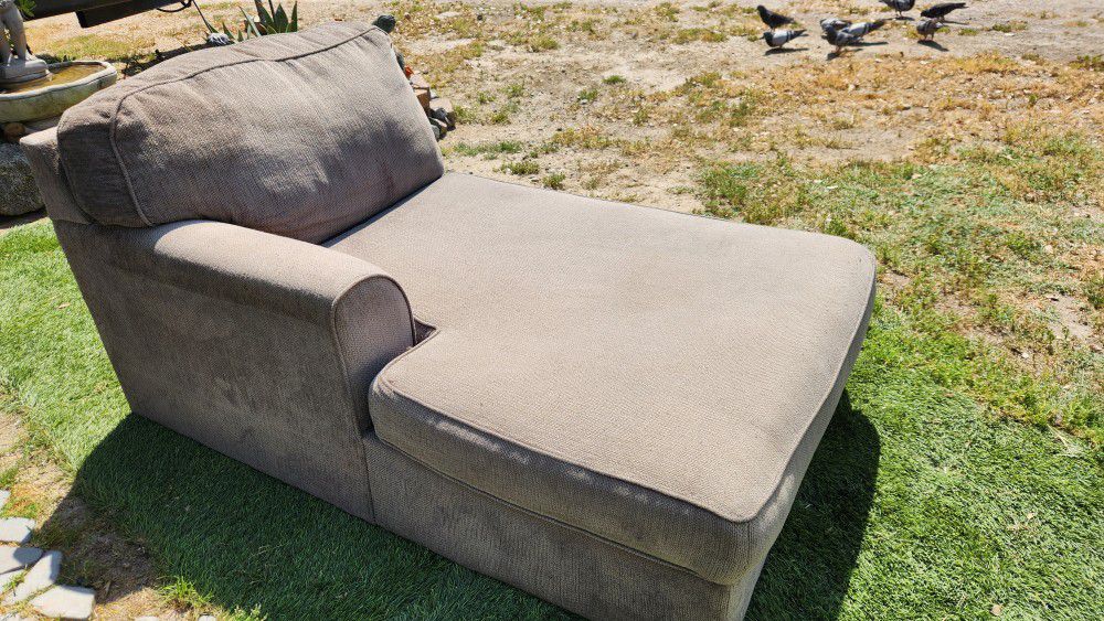 Free Chaser Lounge Couch
