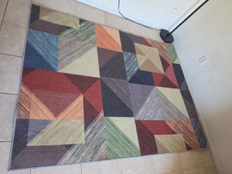 AREA RUG ..  (LAKE ELSINORE)