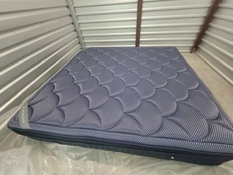 DreamCloud Luxe Hybrid Mattress, King, Like New, Perfect Condition