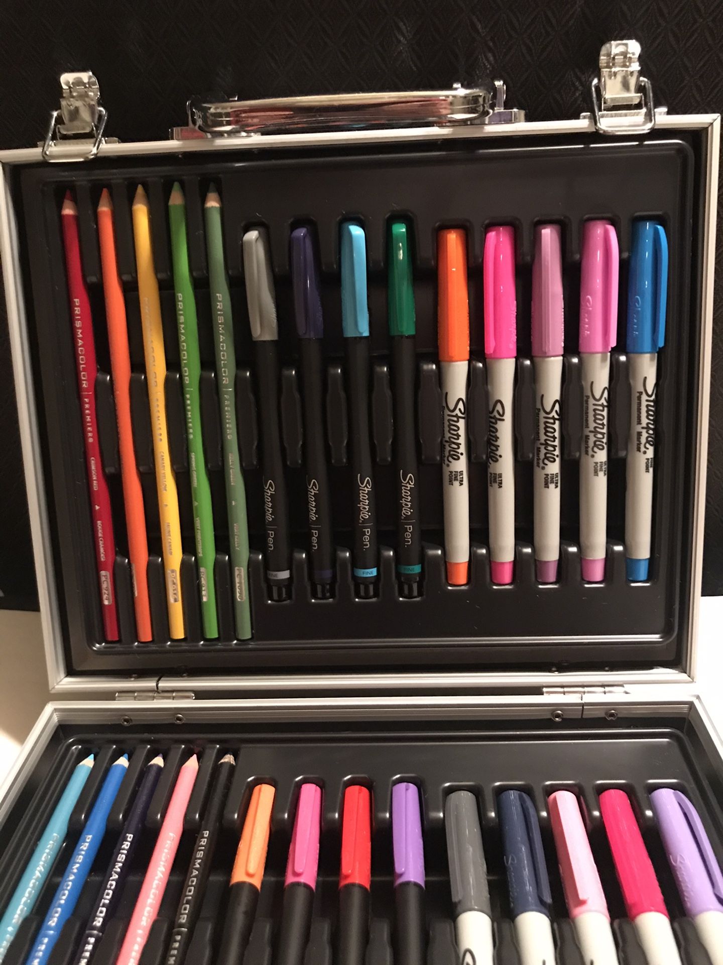 2 in 1 Sharpie & Prismacolor 28 Piece Art Kit with Carrying Case New w/o  Tags for Sale in San Angelo, TX - OfferUp