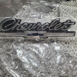 1966 chevrolet impala front grill emblem 