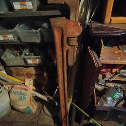 Rigid Heavy Duty Pipe Wrench: Cast Iron, 8in Jaw Capacity, serrated, 60 In Overall Length 