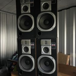 4 Technics Speakers With Covers. Model In Picture  