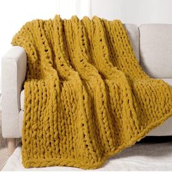 Chunky Knit Throw Blanket 50" X 60", 100% Hand Made Large Chenille Loop Yarn Soft Fluffy Throws for Couch Sofa Bed, Big Crochet Cozy Heavy Thick Cable