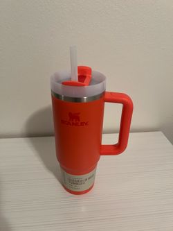 Stanley Quencher H2.0 FlowState Tumbler 30oz - Hot Coral (NWT)