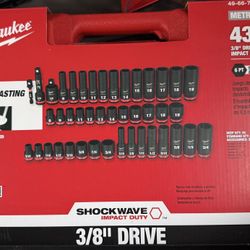 Milwaukee SHOCKWAVE 3/8 in. Drive SAE and Metric 6 Point Impact Socket Set (43-Piece)