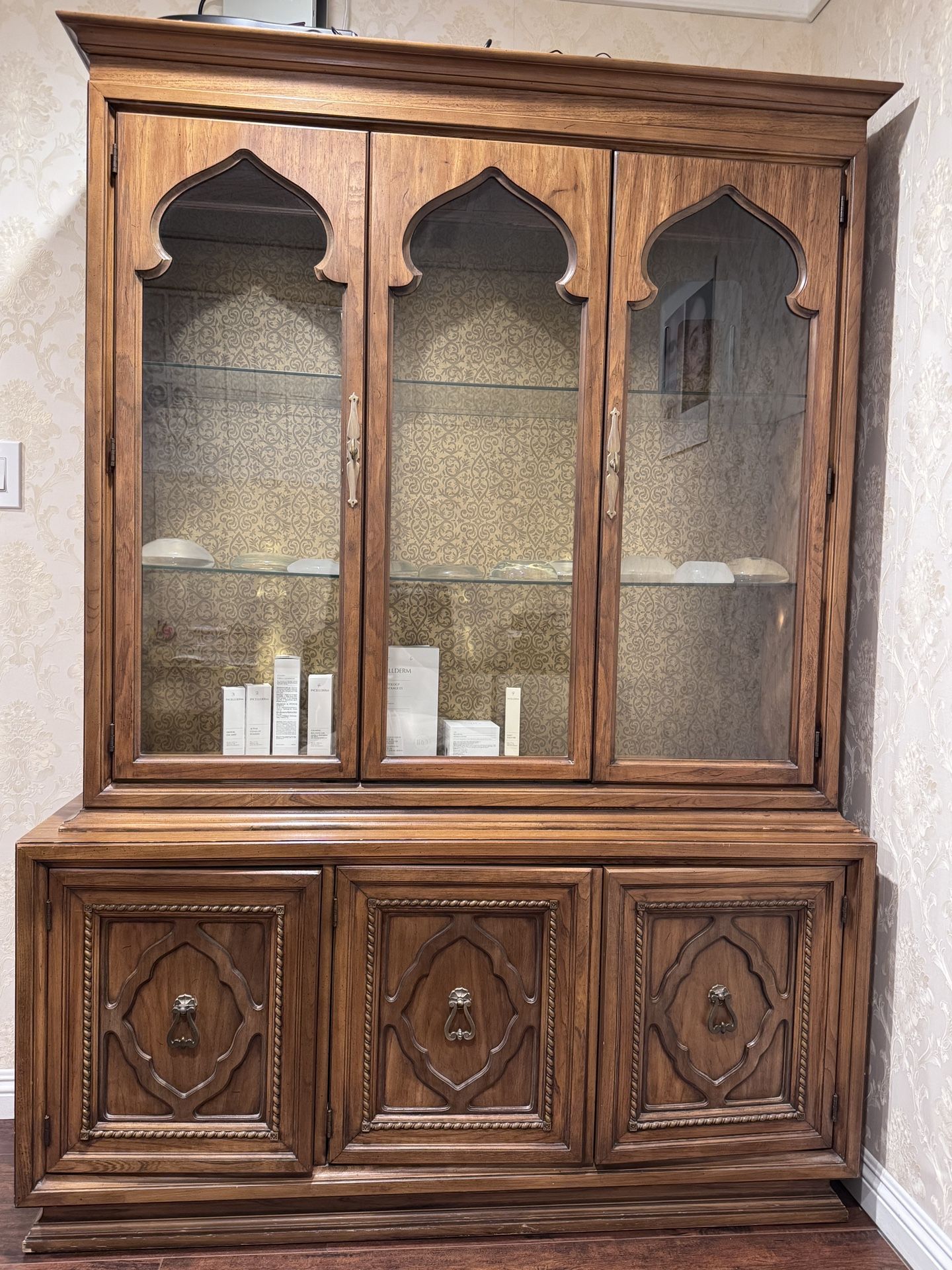 Elegant Solid Wood Vintage Display Cabinet with Moorish Arch Design