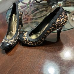 Animal print black and brown round toe closed 