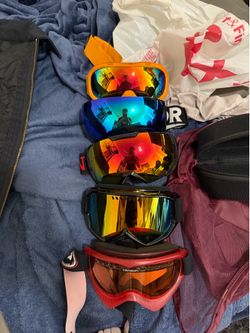 Skiing goggles