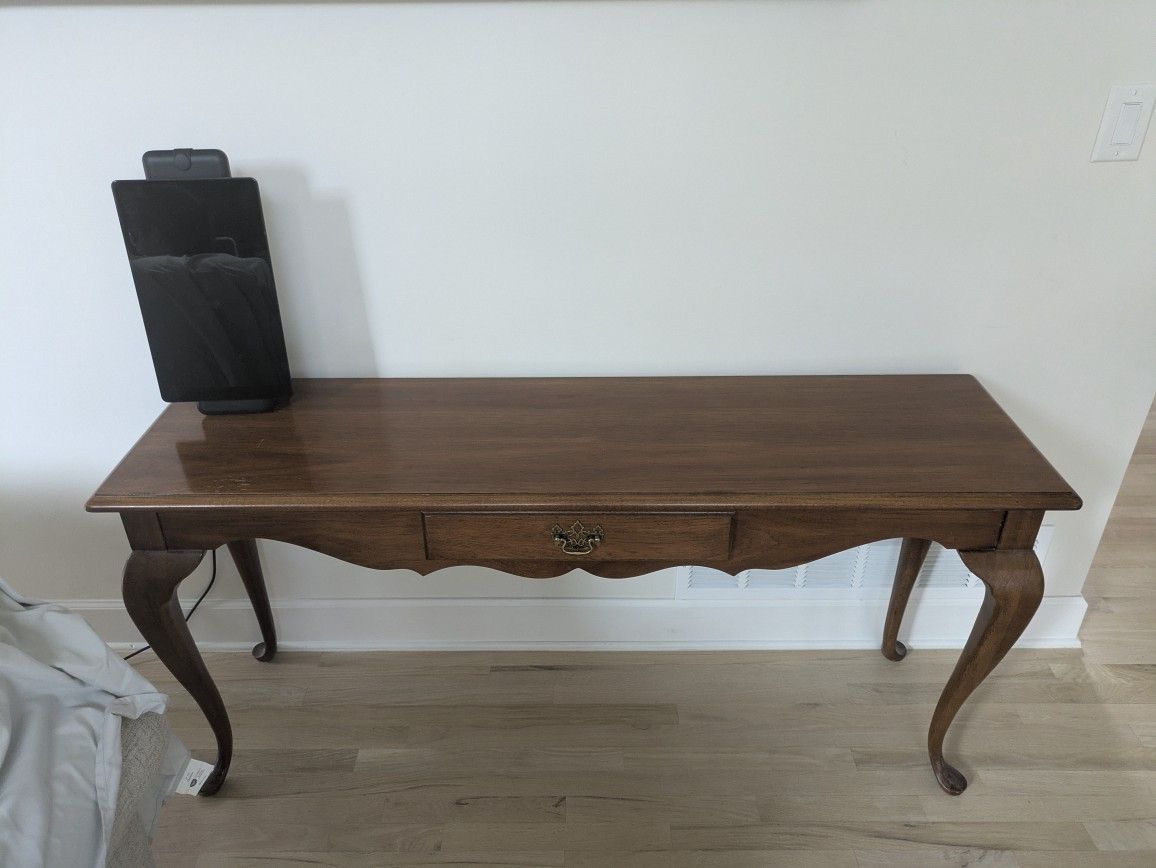 Late 20th Century Vintage Thomasville Table