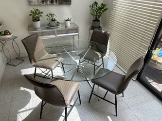 Kitchen nook glass round table and 4 chairs