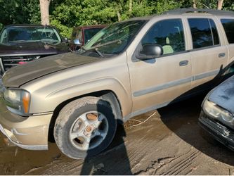 For Parts 2005 Chevrolet Trailblazer EXT Parting Out