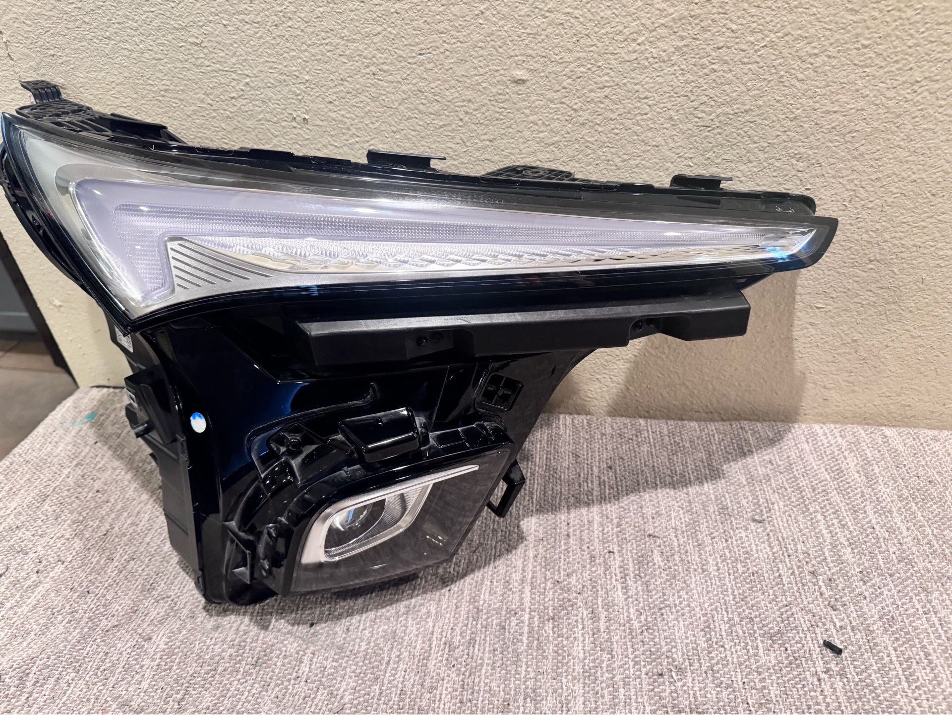 2025 to 2026 BUICK ENVISTA RH HEADLIGHT LED