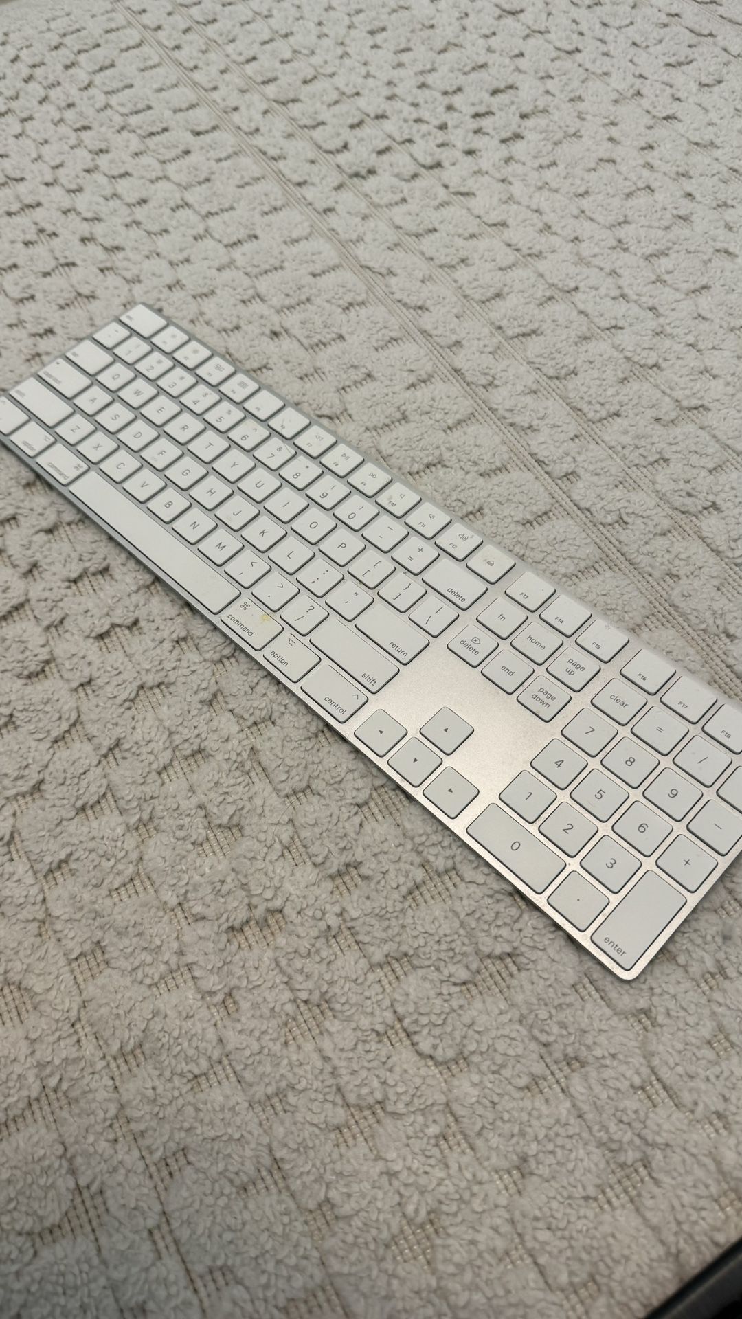 Apple Bluetooth Keyboard 