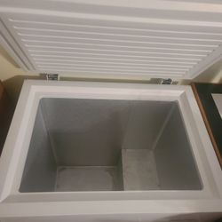  Like New Condition Black & Decker Deep Freezer