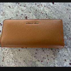  NEW Michael Kors Jet Set Travel Continental  Wallet- Macys -$ 178 Yours For $100