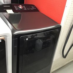 New Scratch And Dent Samsung Dryer. 1 Year Warranty 