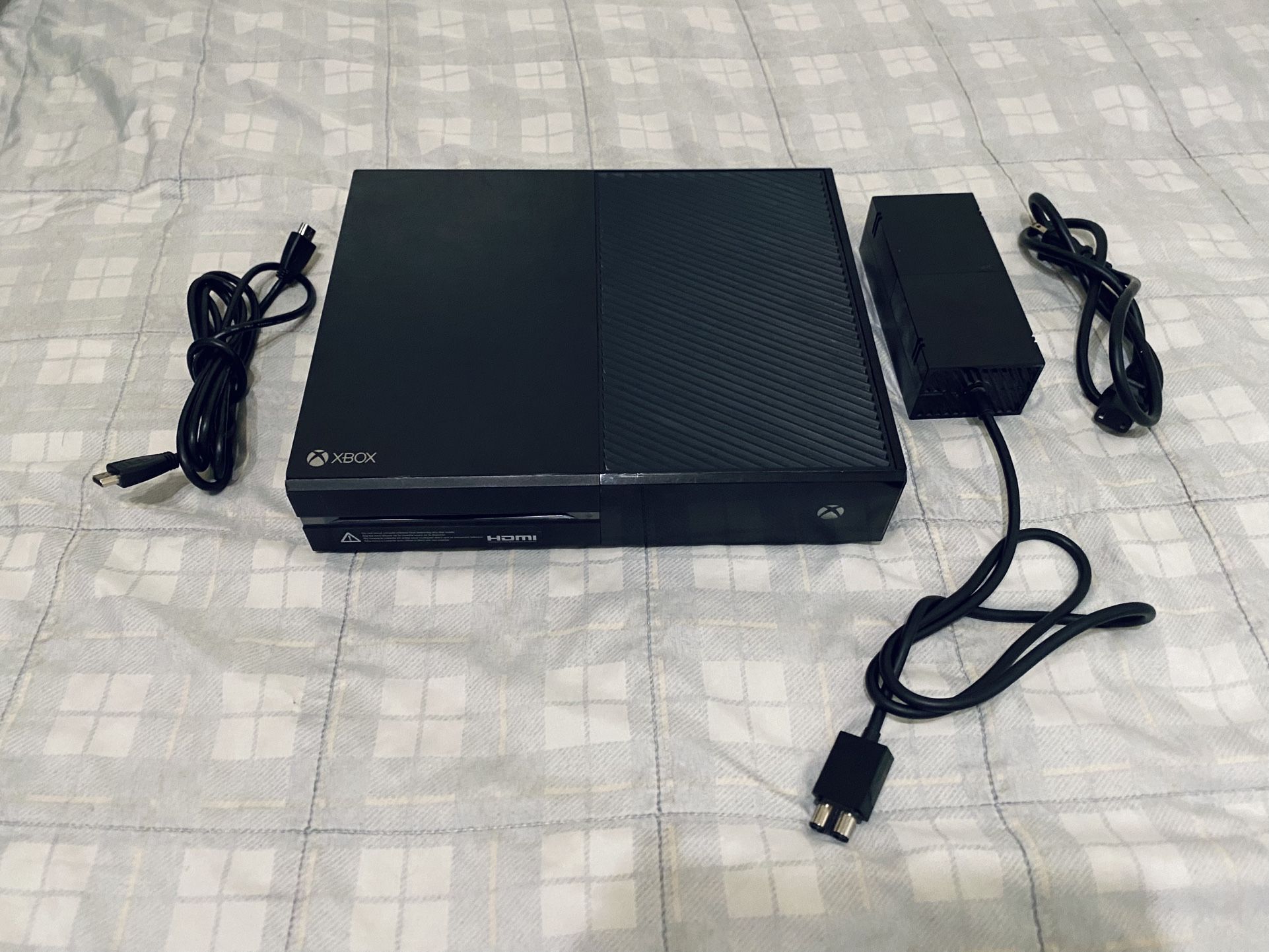 Microsoft Xbox One Console Power Source HDMI cord In Very Good Condition Fully Functional Adult Owned.