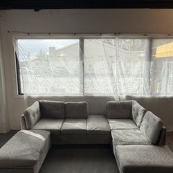 L-shaped sectional sofa with velvet upholstery and a fold-down chaise lounge, plus a storage footstool, suitable for the living room (Grey)  💰450$