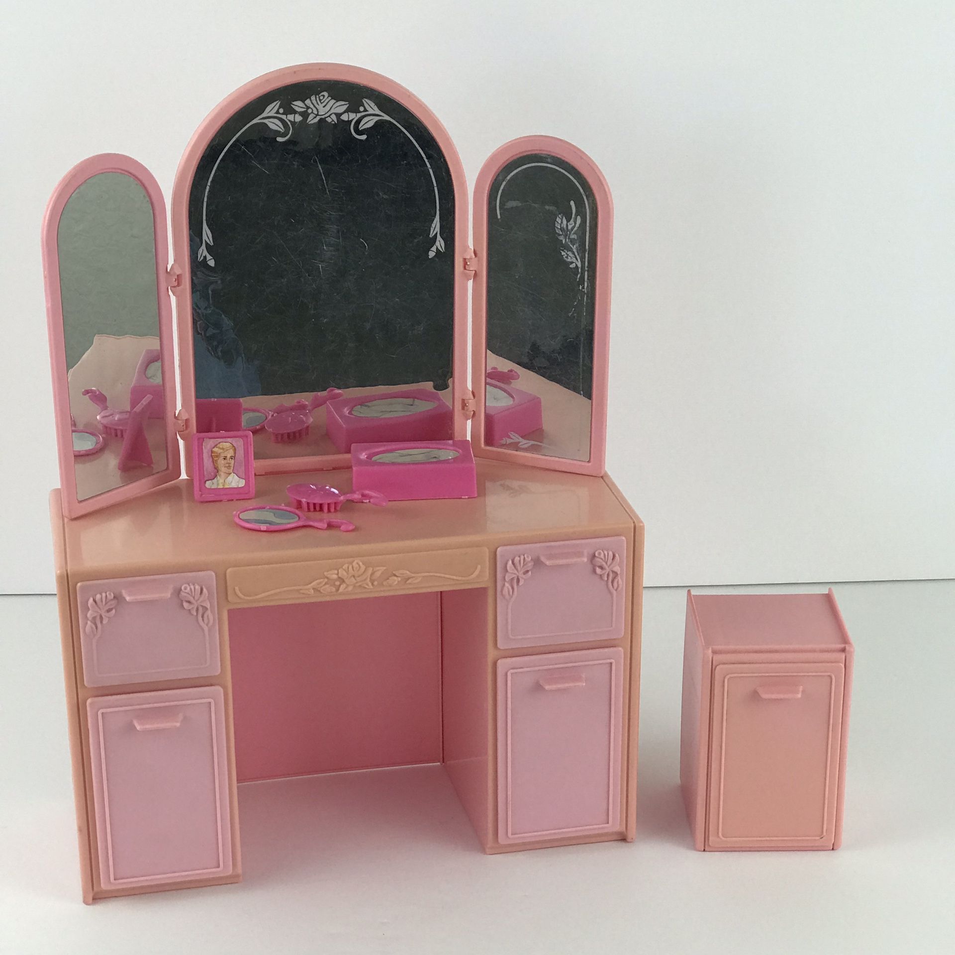 Barbie Mattel Vanity Dresser 1987