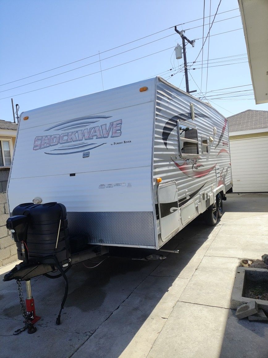 2009 Shockwave Forest River 23ft