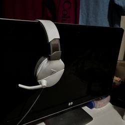 Whole Set Up ( Ps5 Disc Edition , Turtle Beach Recon 200, Monitor Hp