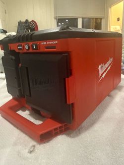 Milwaukee pack out M18 light/charger