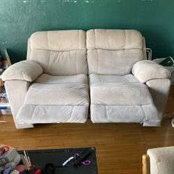 LOVESEAT  RECLINING SOFA 