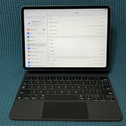 M2 11” iPad Pro 256gb Wi-Fi  W/Magic Keyboard And Folio Case