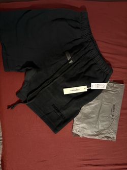 Essentials shorts with tags