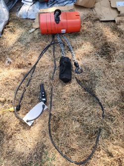 1 ton electric chain hoist.