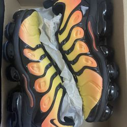 Black/orange Nike Vapormax