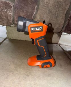 RIDGID 400 Lumens 18V Cordless LED Work Light (Tool Only) New