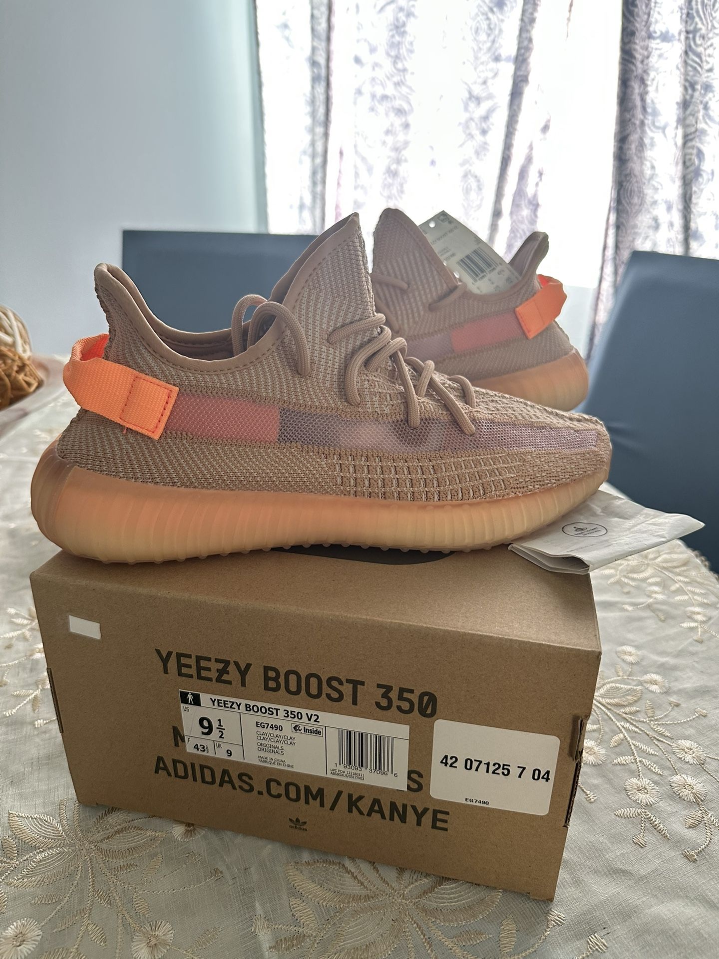 ADIDAS YEEZY BOOST