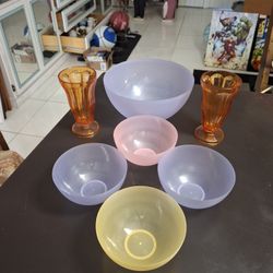7 PC Plastic Serving Set Incl: Large Serving Bowl, 4 Smaller Bowls & 2 Parfait Glasses