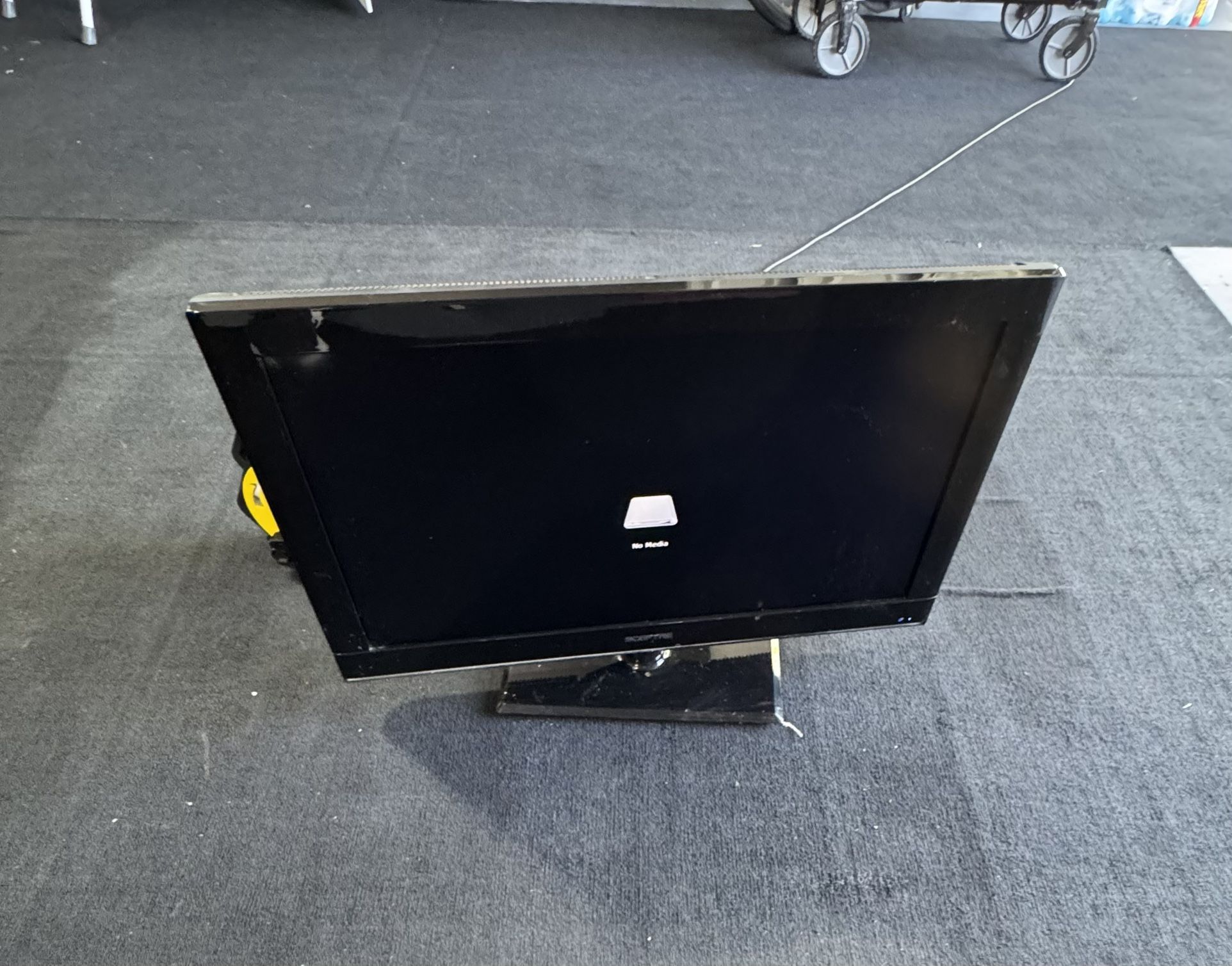 32” Spectre Monitor & Tv